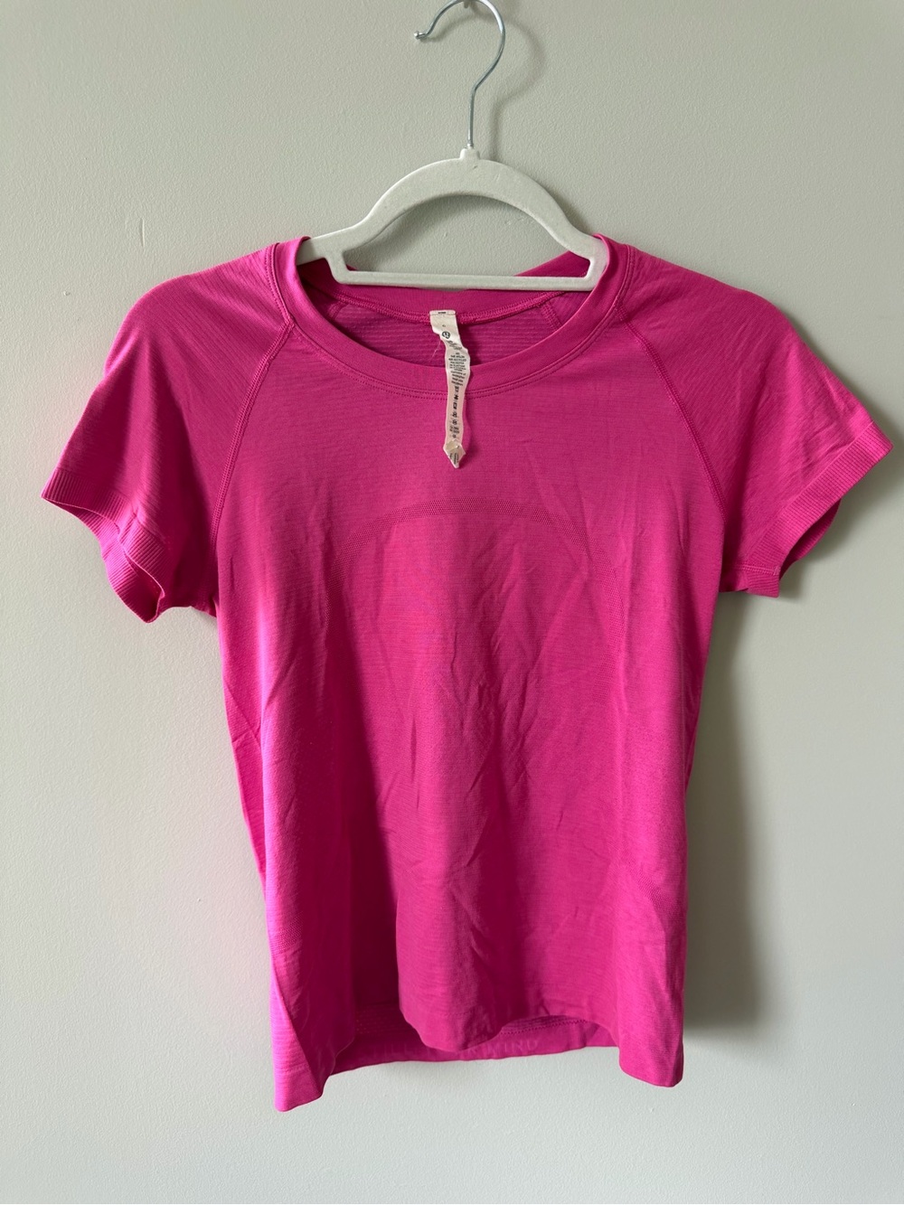 Lululemon Swiftly Tech Short Sleeve Shirt 2.0 Waist Length Sonic Pink Size 6
